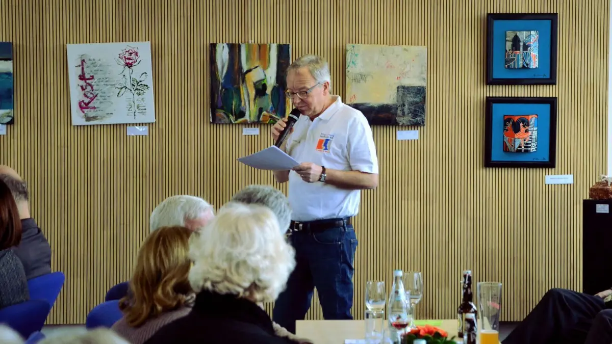 Versteigerung zugunsten der Laichinger Bürgerstiftung beim Jazz-Brunch in der Volksbank.