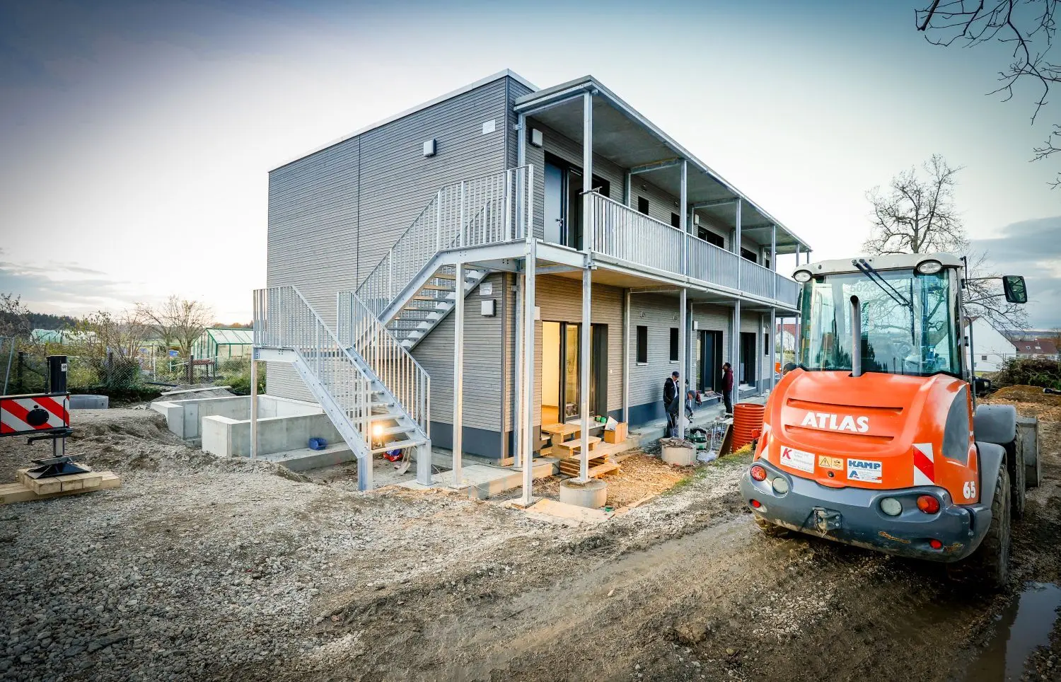 Die neue Unterkunft für Flüchtlinge mit Bleibeperspektive in Unterweiler – ein Holzmodulbau mit sechs Wohnungen für jeweils vier Personen.