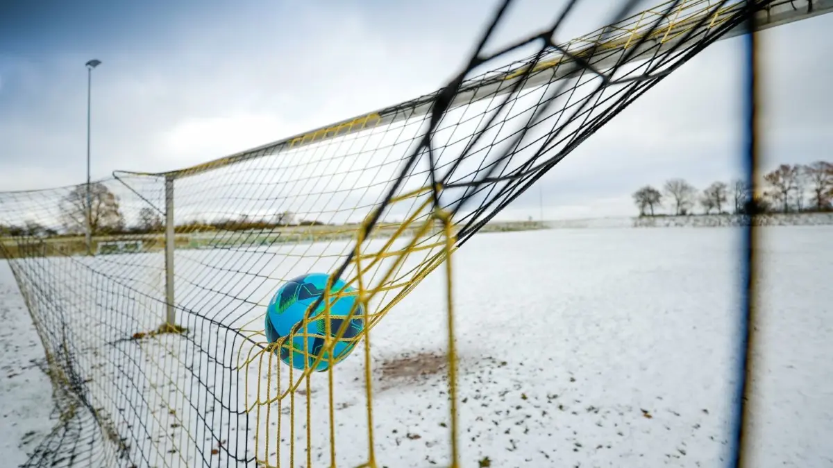 Zuviel Schnee – und falls er taut, morastige Plätze: Auch die Landesliga macht endgültig Pause.
Fussball Schnee