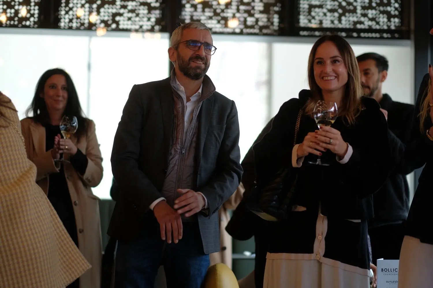 Regine Schöllkopf-Pinakidis, COO der Outletcity, freut sich über das Zusammenspiel von Architektur und Lebensfreude.