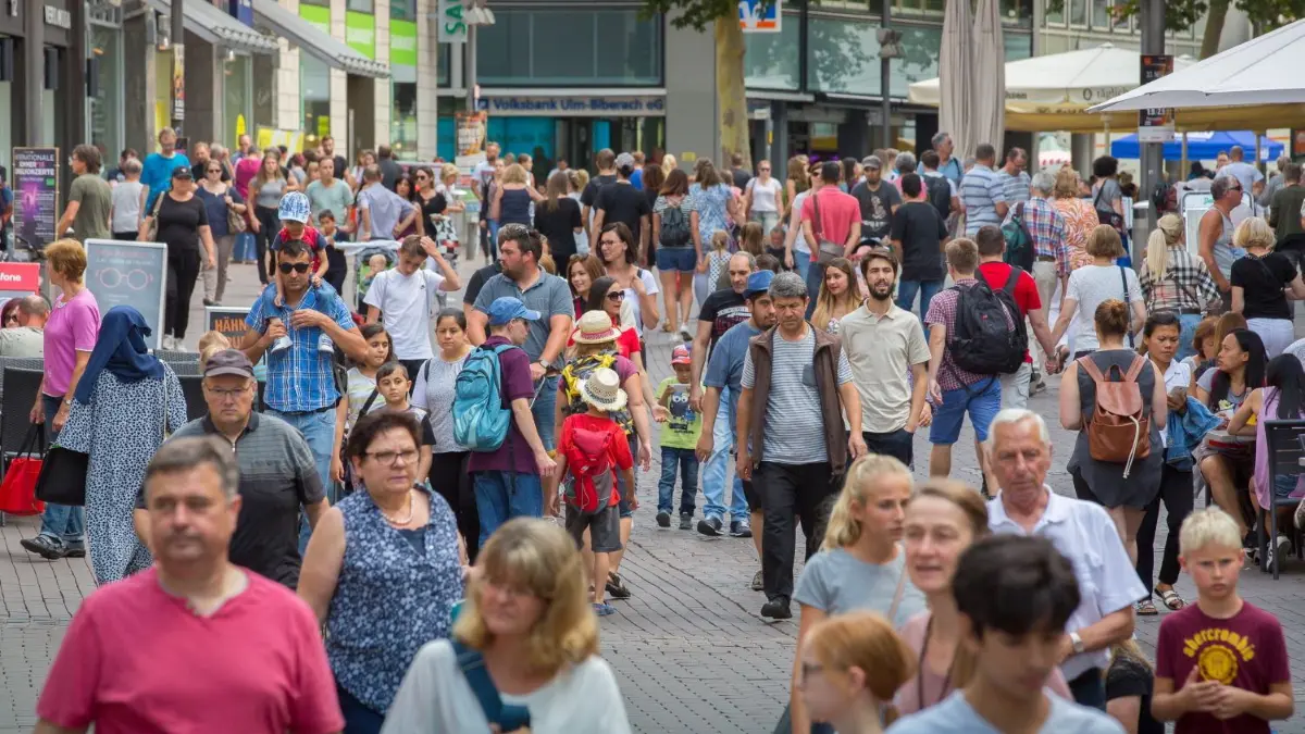 Schwäbisch schwätzen? Sollte man lieber den Ulmern überlassen.
Ulmer City: An Mariä Himmelfahrt fahren viele Bayern zum Einkaufen nach Ulm