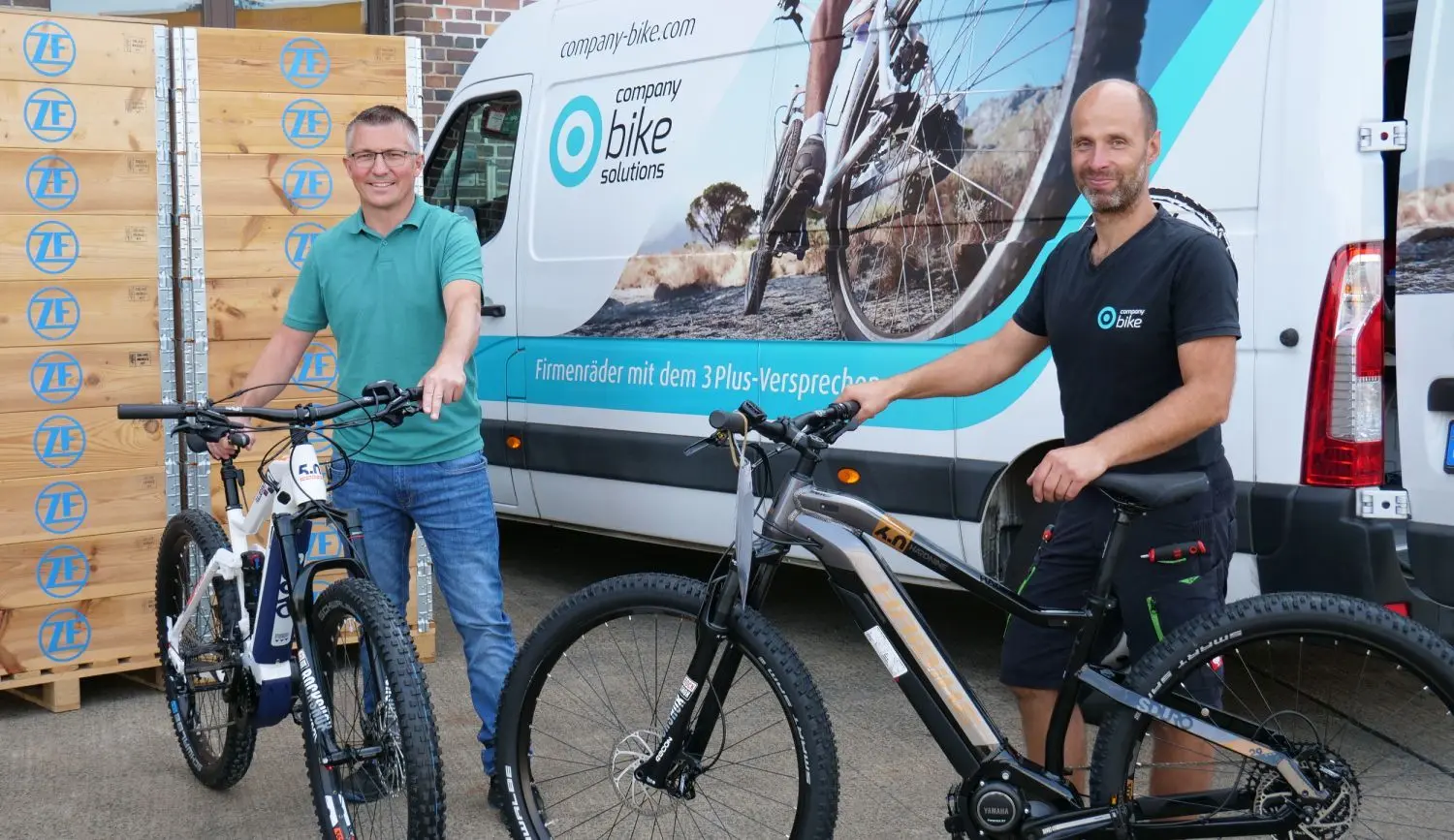 Fahrradübergabe bei ZF – ein Leasingangebot für alle Mitarbeiter.