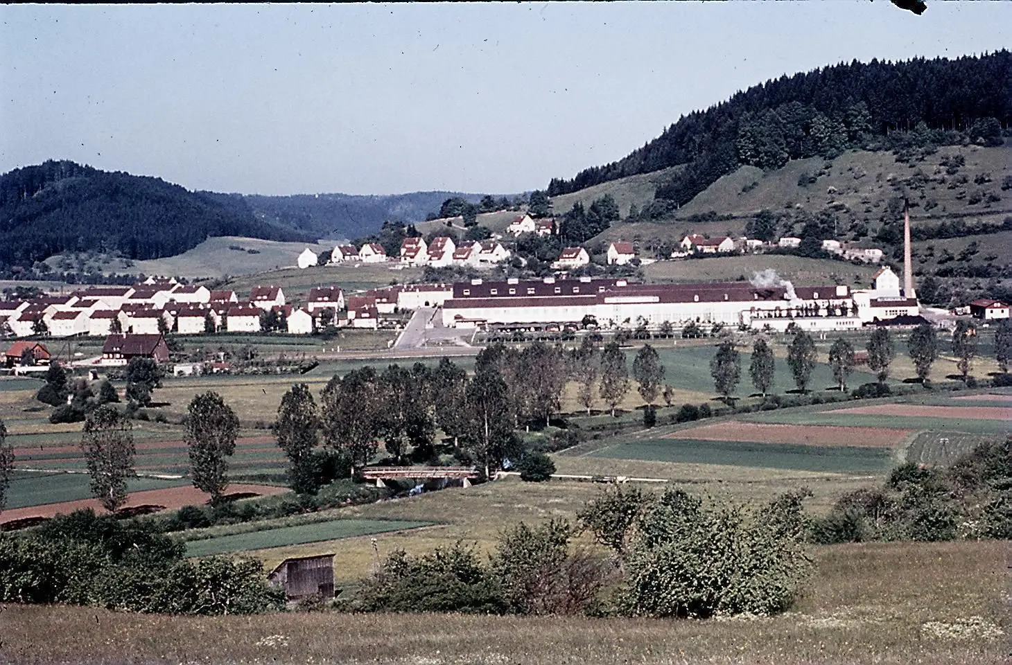 Blick auf die ARWA-Werke Unterrot (1960). Die Gebäude sind inzwischen abgerissen.