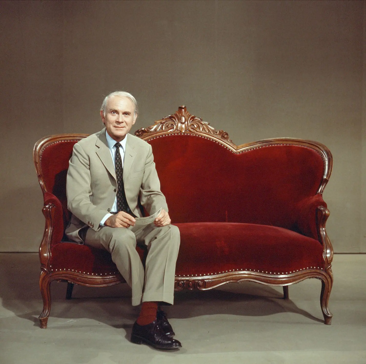 Das rote Sofa war der Ausgangspunkt, von dem Loriot der Welt mit Sketchen den Spiegel vorhielt.