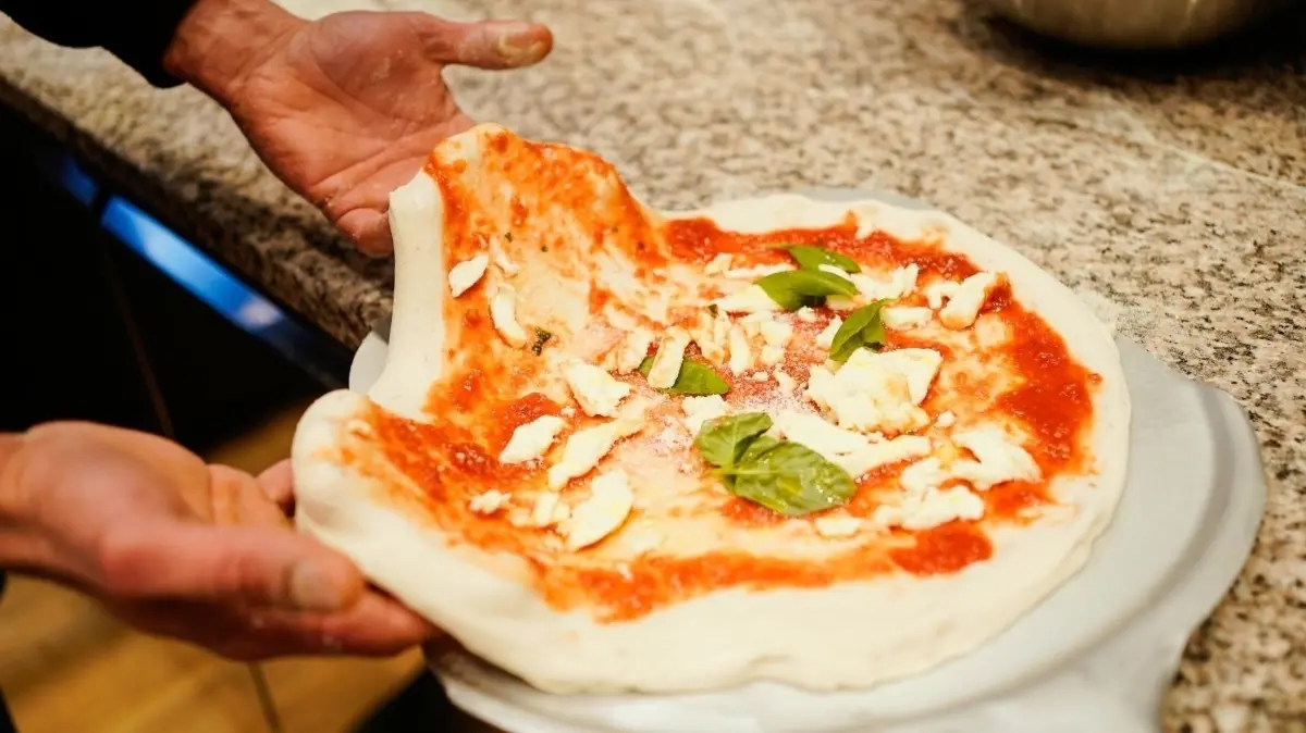 Das Lieblingsessen vieler Kinder und Erwachsener: Pizza. Die beliebte italienische Speise gibt es auch in Eisenhüttenstadt – in verschiedenen Größen und Formen. (Symbolbild)
Das Lieblingsessen vieler Kinder und Erwachsener: Pizza. Die beliebte italienische Speise gibt es auch in Eisenhüttenstadt - in verschiedenen Größen und Formen.
