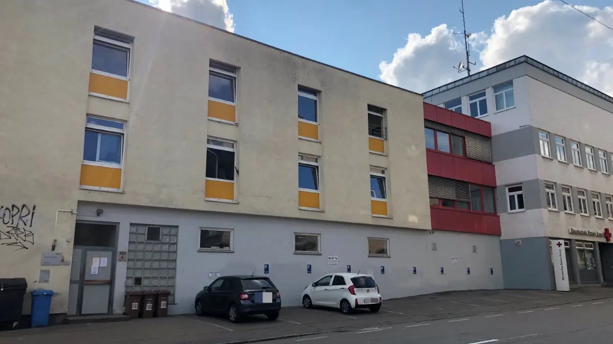 Das Übernachtungsheim Frauenstraße 123, rechts das Nebenhaus, welches das DRK nutzt.
DRK Übernachtungsheim Frauenstraße 123