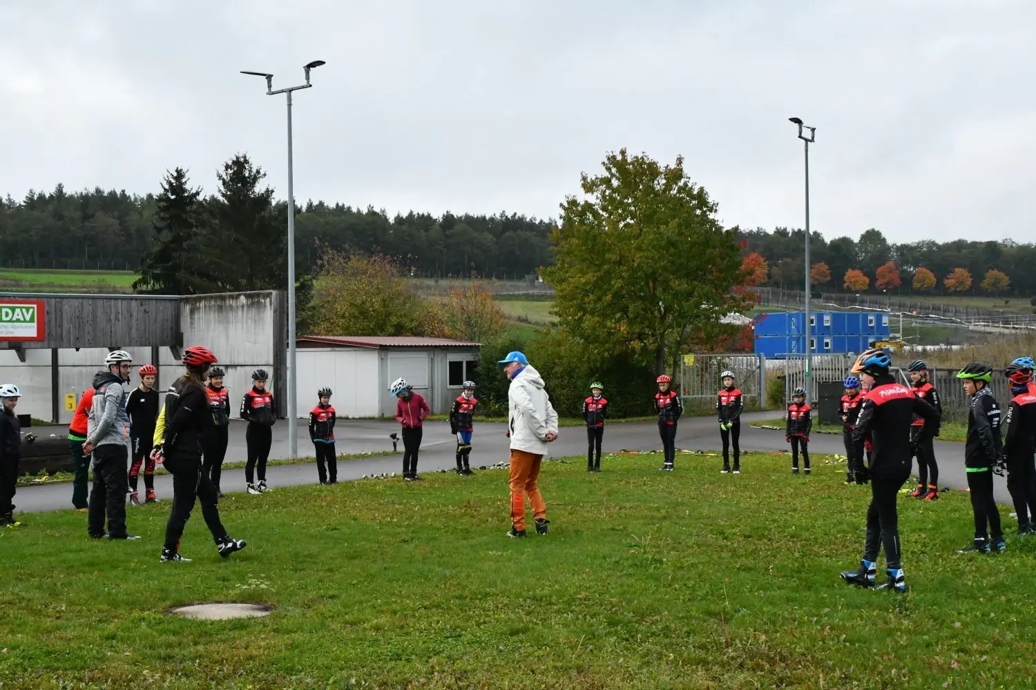Training auf Abstand mit Fritz Fischer.