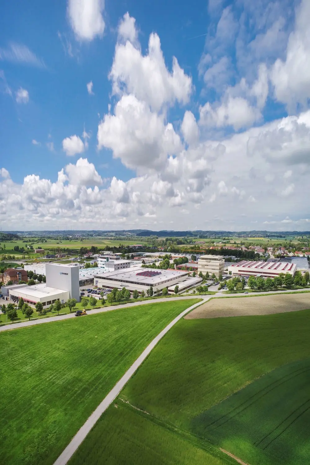 Die Firma Schubert wird für eine notwendige Erweiterung die Landesstraße verlegen.⇥