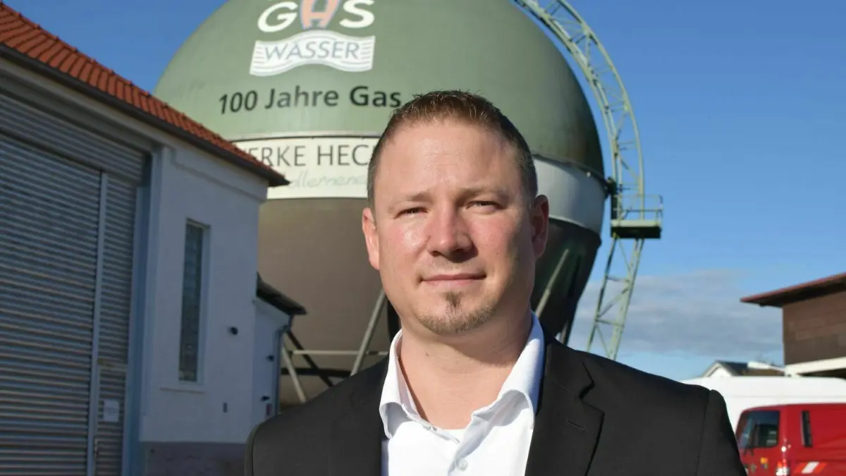 Markus Friesenbichler, der Betriebsleiter der Stadtwerke Hechingen, blickt in gebannter Erwartung auf den 21. Juli.