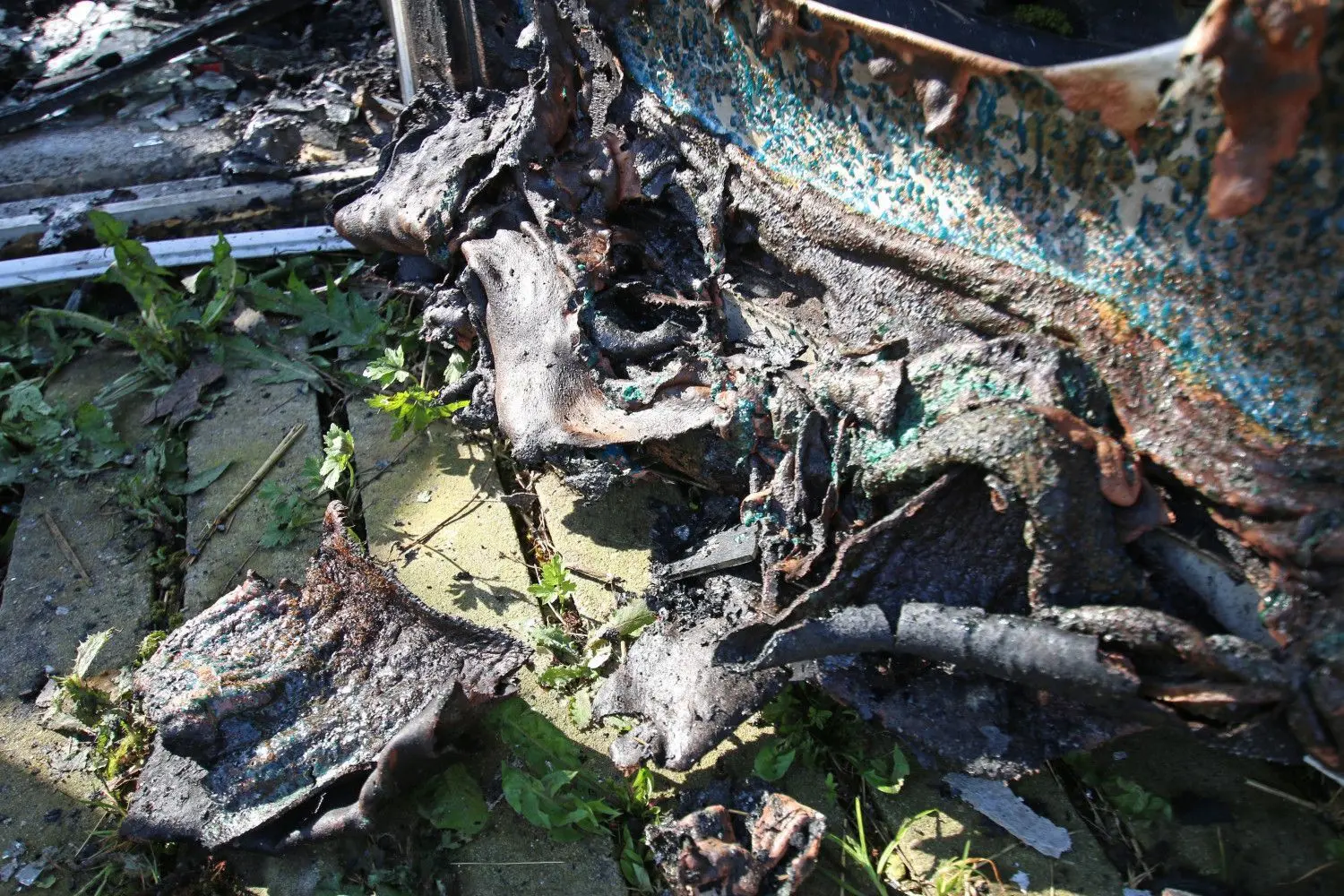 Ein Brand hat auf einem landwirtschaftlichen Anwesen im Nerenstetter Ortsteil Wettingen großen Schaden angerichtet.