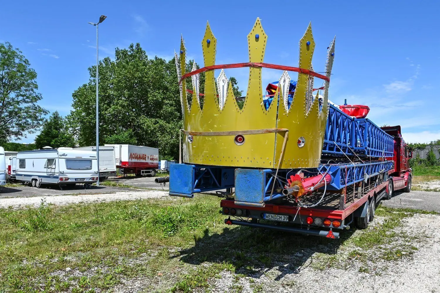 Der Zeltaufbau an der Europastraße beginnt am Mittwoch: Der Moskauer Circus ist bis Sonntag in Neu-Um.