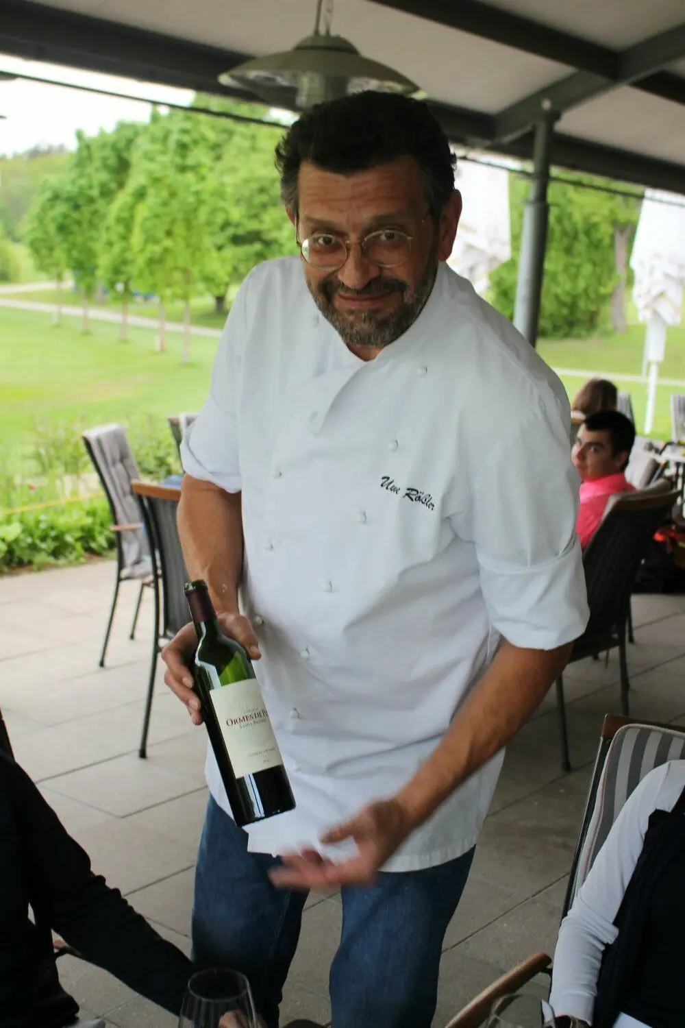 Uwe Rößler schätzt einen guten Tropfen Wein.