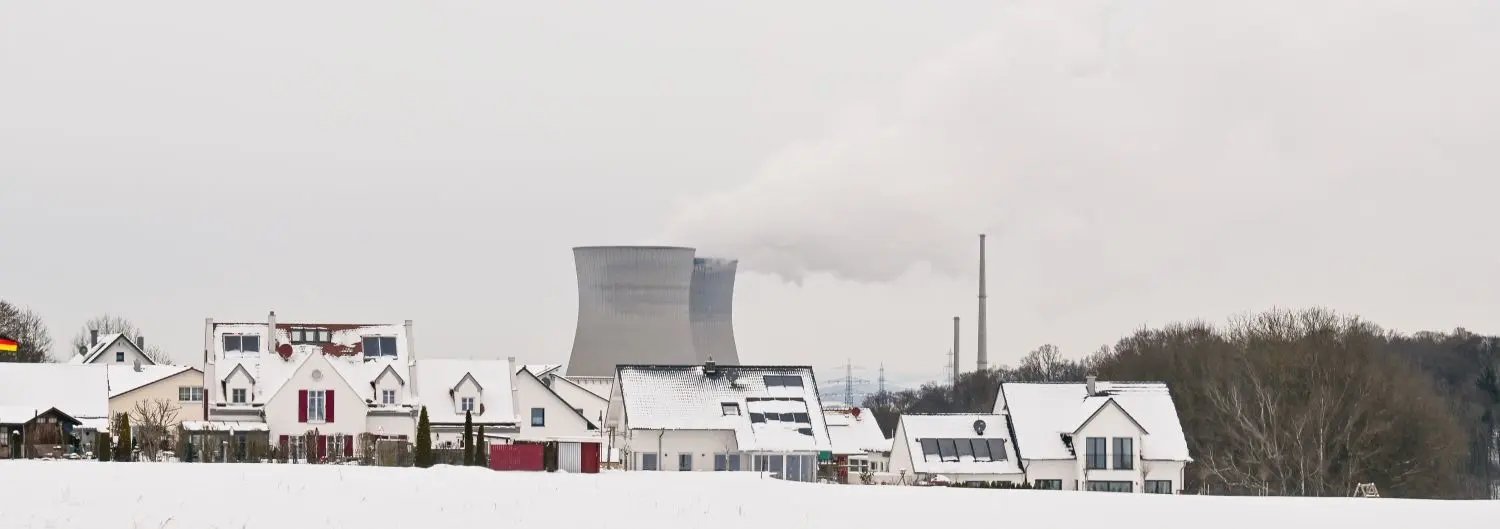 Wo immer man hinblickt in Gundremmingen – die Kühltürme sind schon da. Daran wird sich noch mindestens 20 Jahre lang nichts ändern. ⇥