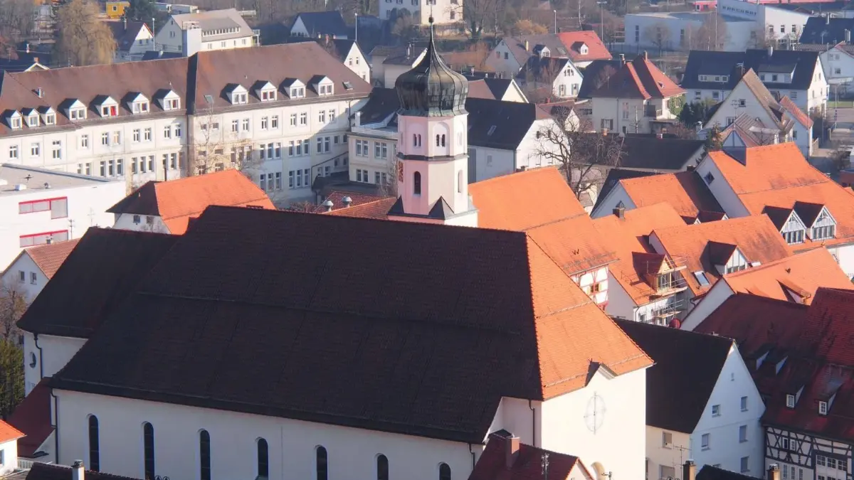 Blick nach Schelklingen von Schlossberg, Lourdes Grotte,Pfarrkirche Herz-Jesu, Herz-Jesu-Kirche,im Hintergrund St. Konradihaus⇥
Blick nach Schelklingen von Schlossberg, Lourdes Grotte,Pfarrkirche Herz-Jesu, Herz-Jesu-Kirche,im Hintergrund St. Konradihaus