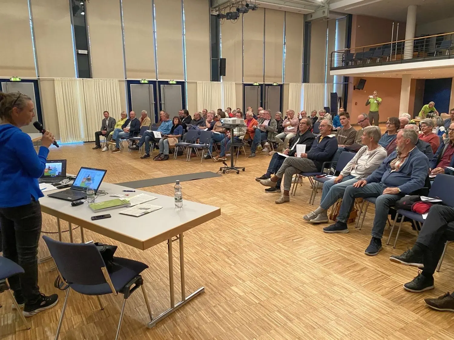 Mehr als 100 Interessierte waren im „Museum“ dabei, als es darum ging, eine Hechinger Regionalgruppe der Teckwerke Bürgerenergie Genossenschaft auf den Weg zu bringen.⇥