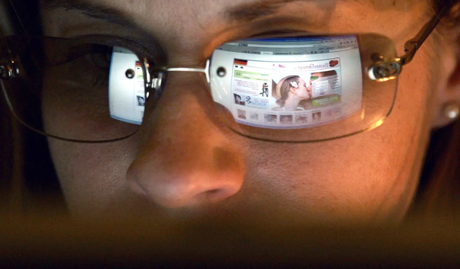 Die potenziellen Partner fest im Blick: Online-Dating erlebt durch Corona einen Boom. ⇥