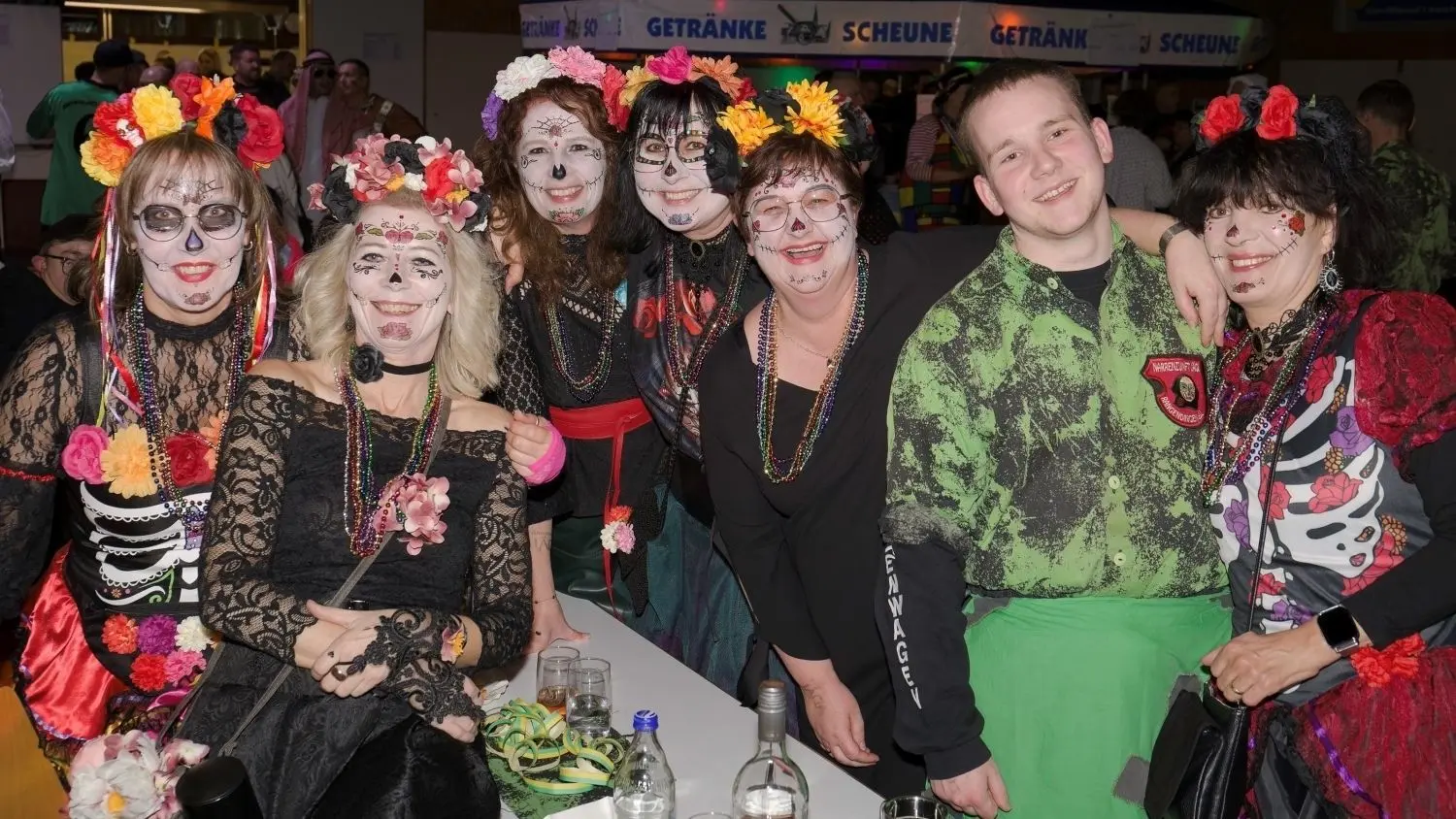 Heimatabend: Von Flower-Power ließ sich diese Gruppe inspirieren.