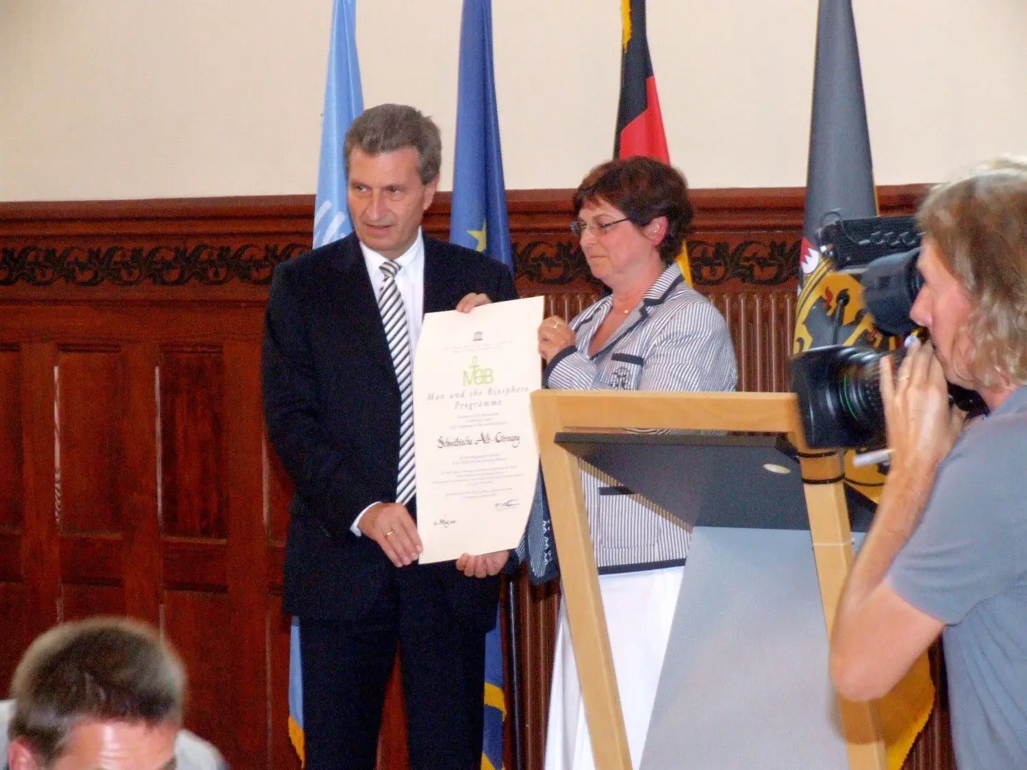 Vor zehn Jahren: Ministerpräsident Günther Oettinger erhält die Unesco-Anerkennung fürs Biosphärengebiet.