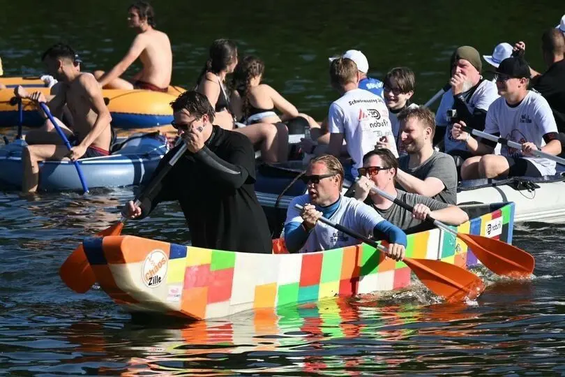 Ohne paddeln ging nichts voran beim Nabada 2022.