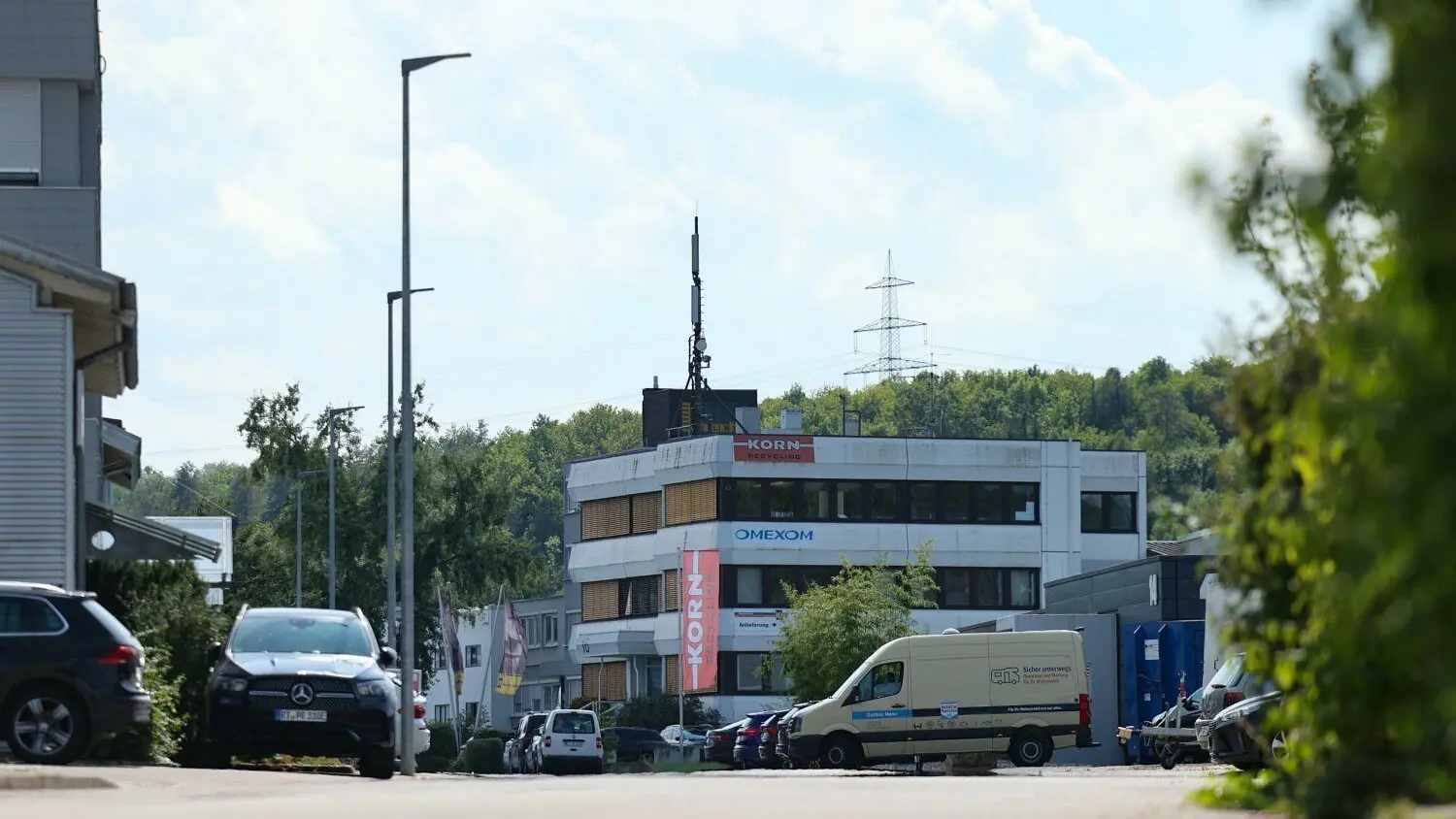 Lpw Riederich Einbruchsserie in Riederich: Diebe schlagen in neun Firmen zu: Was ...