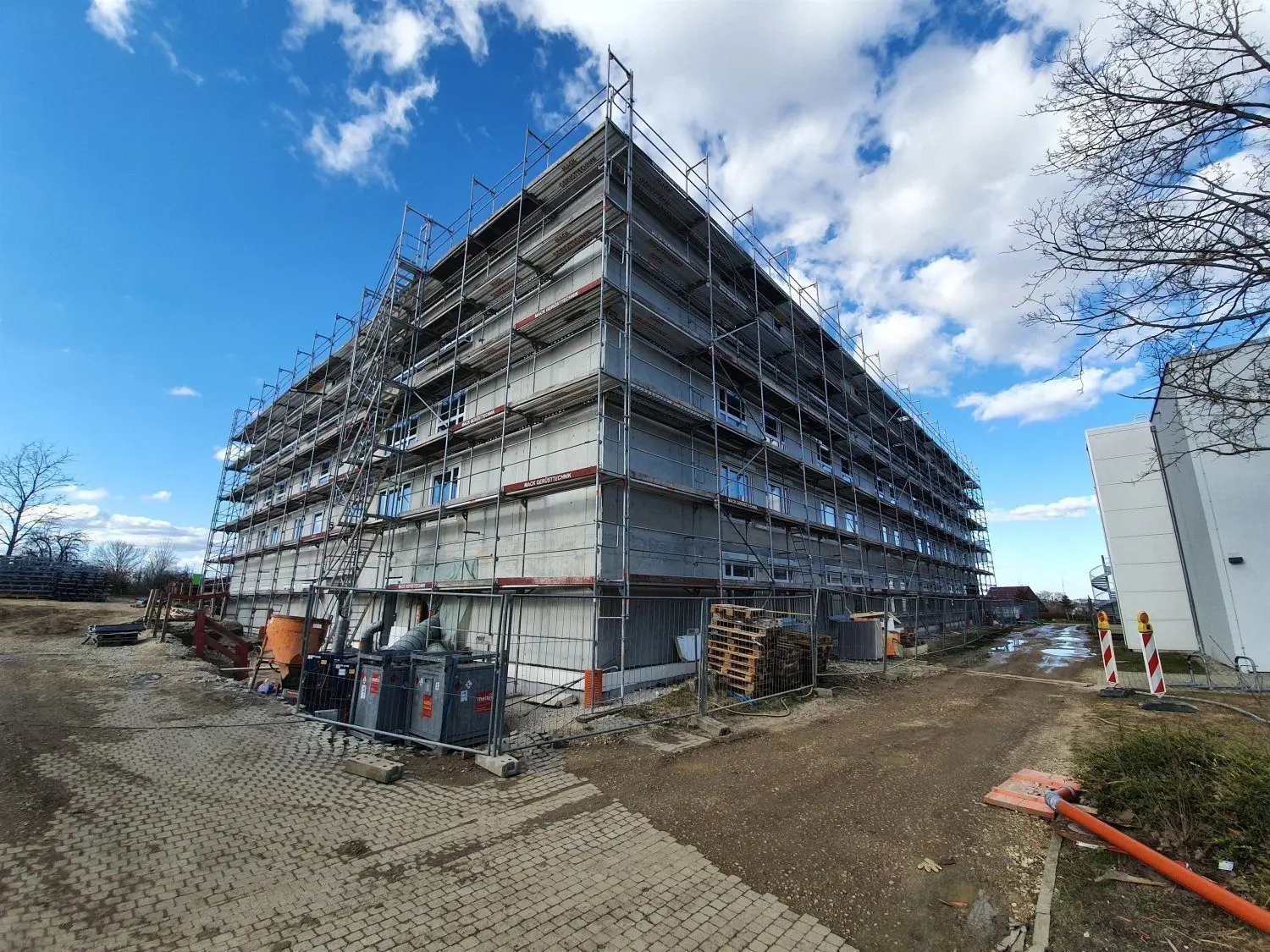 Das neue Wohnheim des Studierendenwerks Tübingen-Hohenheim soll bis zu diesem Wintersemester fertig sein.
