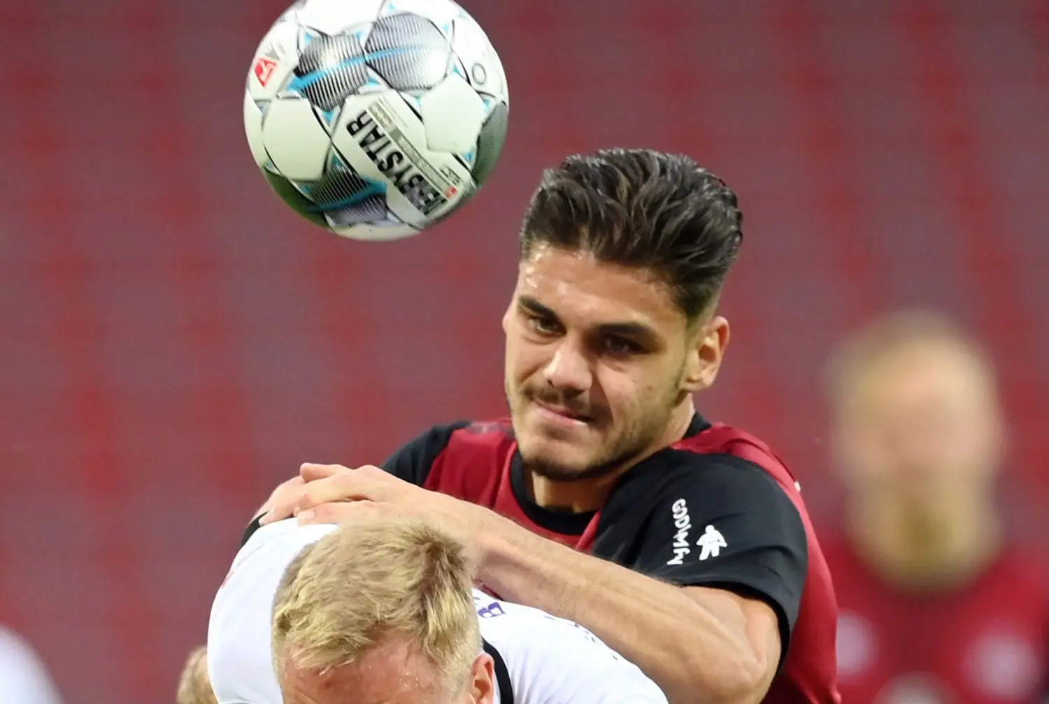 Der ehemalige Nürnberger Konstantinos Mavropanos soll die Abwehr des VfB Stuttgart in der Bundesliga verstärken.
