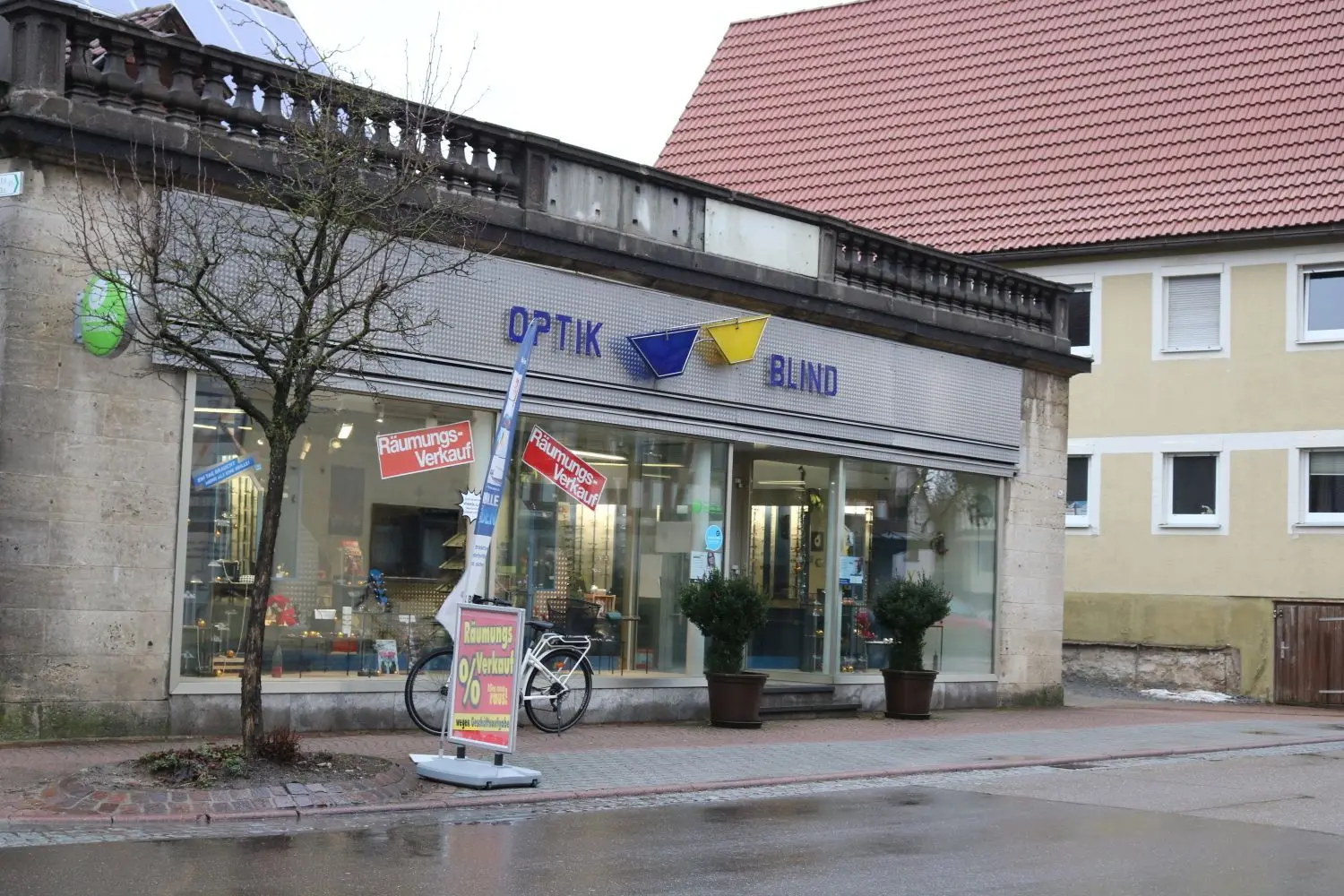 1990 gründete Wolfgang Blind sein Optiker-Geschäft am Steinbrunnen in Ilshofen. 2002 zog er in die derzeitigen Räume.