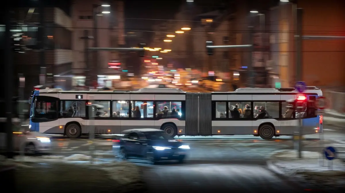 Das Land will, dass der ÖPNV Gas gibt
Gewalttat im Bus: Täter flieht, Fahrer will nichts gesehen haben, SWU hat Überwachungsvideo gelöscht
SWU Verkehr Bus Starßenbahn