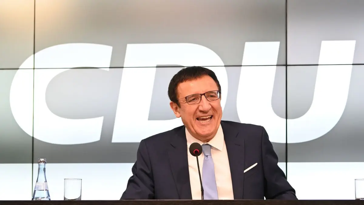 Sein Anspruch aufs Justizministerium wackelte durchaus – doch Kretschmann setzte sich für ihn ein: Ex-Fraktionschef Wolfgang Reinhart (CDU).
04.05.2021, Baden-Württemberg, Stuttgart: Wolfgang Reinhart (CDU), spricht bei einer Pressekonferenz über die Wahl seines Nachfolgers als Vorsitzender der CDU-Landtagsfraktion in Baden-Württemberg. Foto: Bernd Weißbrod/dpa +++ dpa-Bildfunk +++