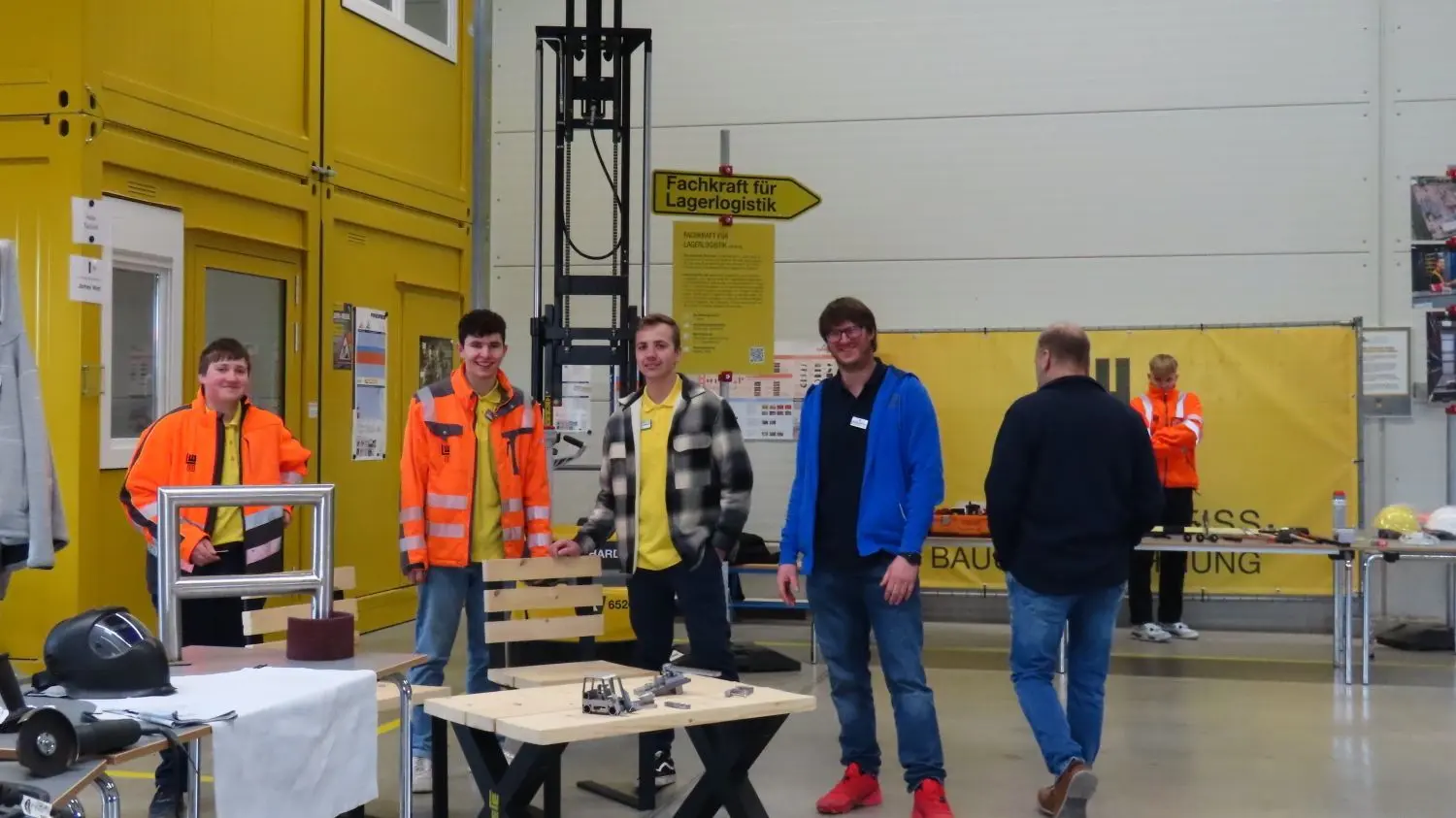 Azubi-Messe bei Leonhard Weiss im Ausbildungszentrum Satteldorf