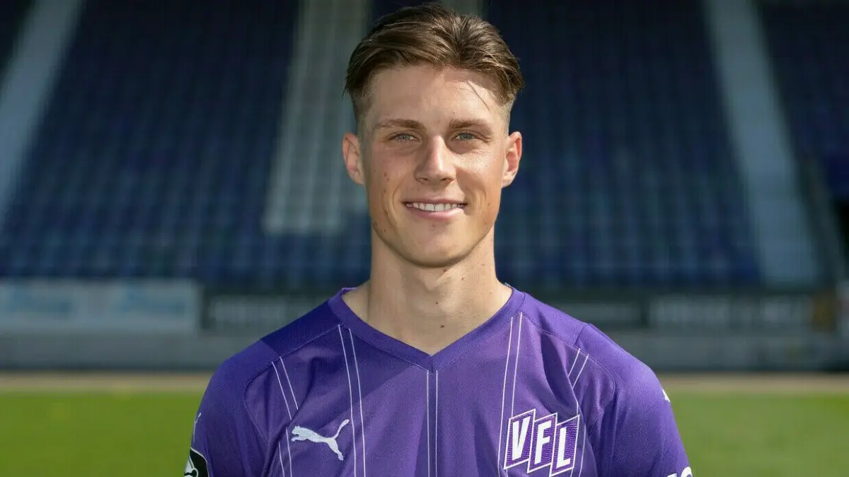 Oliver Wähling steht beim VfL Osnabrück unter Vertrag. Die Niedersachsen kämpfen um den Aufstieg in die 2. Bundesliga.
ARCHIV - 15.07.2021, Niedersachsen, Osnabrück: Fußball: 3. Liga, Fototermin VfL Osnabrück für die Saison 2021/22 im Stadion an der Bremer Brücke: Spieler Oliver Wähling. (zu dpa: «Osnabrück und Delmenhorst im Finale des Niedersachsen-Pokals») Foto: Friso Gentsch/dpa +++ dpa-Bildfunk +++