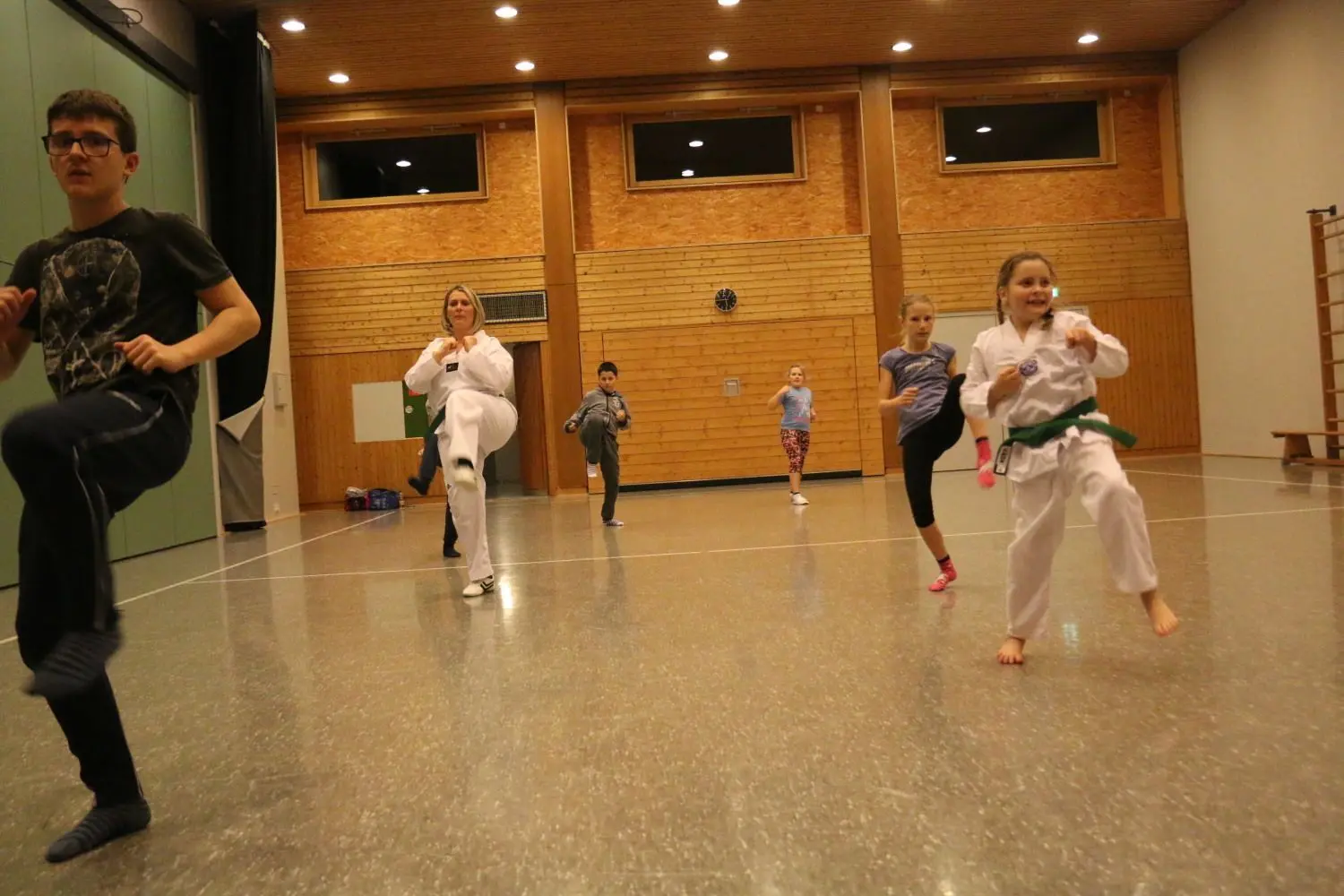 Beim Formenlauf muss alles passen im Team. Höchste Konzentration ist beim Training der festen Übungsabläufe gefordert.