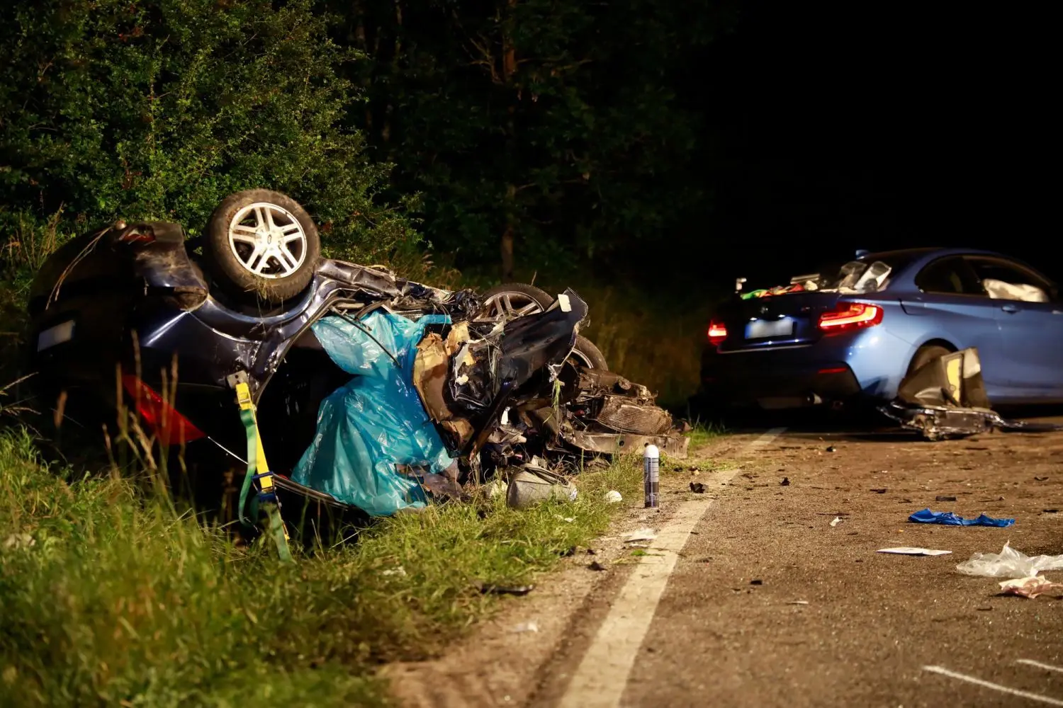 In der Nacht zum Sonntag hat es bei Villingen-Schwenningen einen schweren Unfall gegeben. Drei Menschen starben, darunter ein Kleinkind und sein Vater.