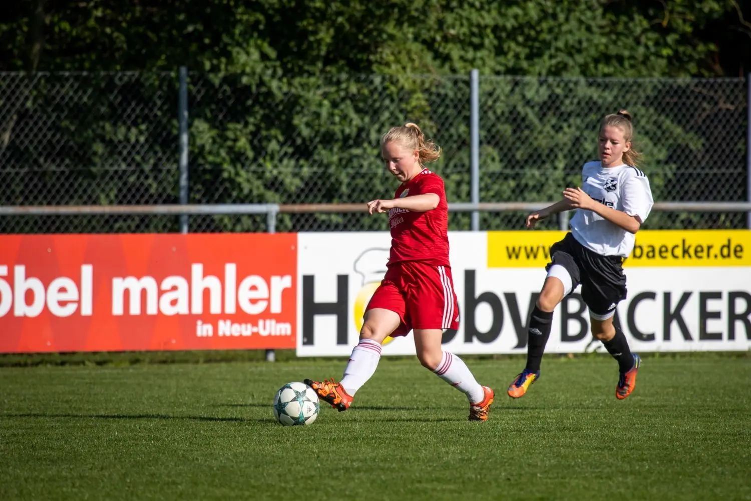 Gibt’s wieder in der kommenden Saison: Das Verbandsliga-Derby zwischen dem FV Asch-Sonderbuch gegen den FV Bellenberg. Konkrete Pläne, wann der Amateurfußball in Württemberg wieder starten könnte, gibt es noch nicht. ⇥