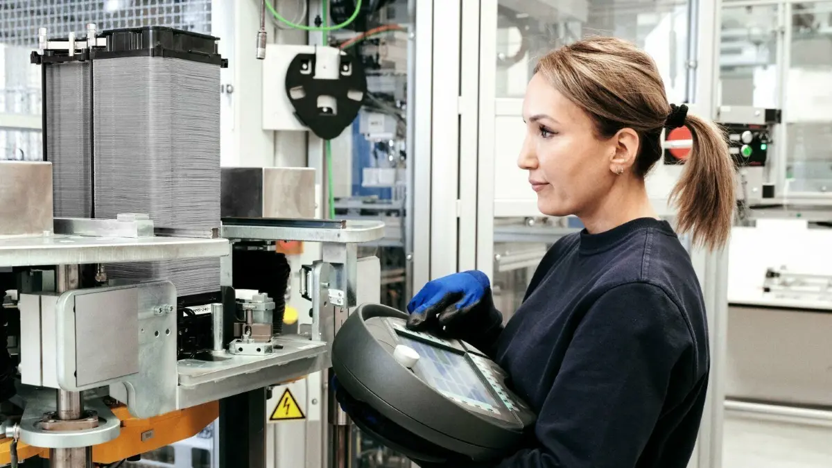 So sehen sie aus: Brennstoffzellenstack-Plattformen aus dem Joint Venture EKPO Fuel Cell Technologies.⇥
Elring Messe