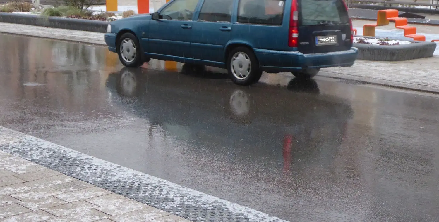Frisch gepökelt, und das nicht zu knapp: Die Straßen waren in den allermeisten Fällen sicher, weil gesalzen, dass es kracht.⇥