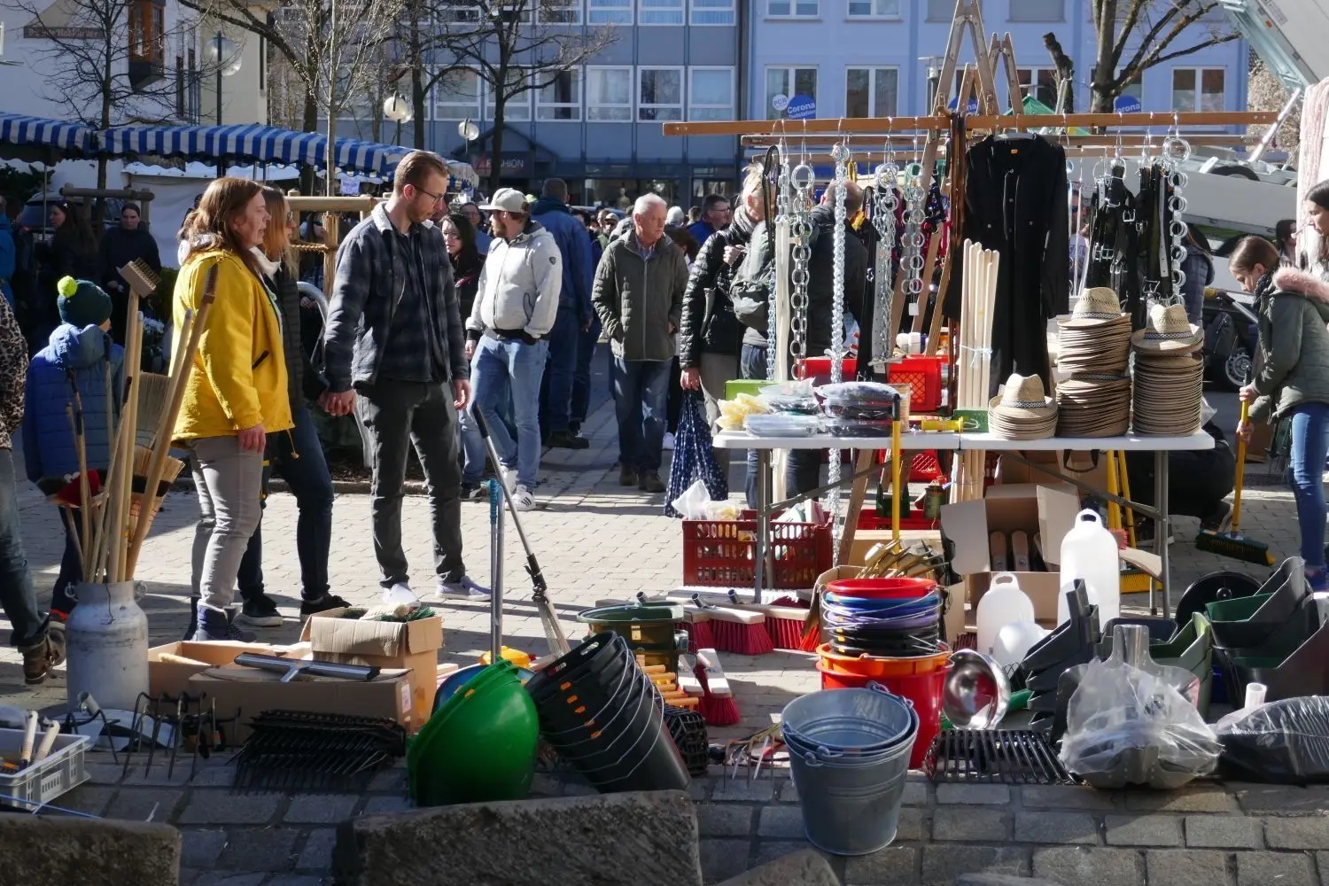 Der Ostermarkt lockte viele Besucherinnen und Besucher nach Laichingen⇥