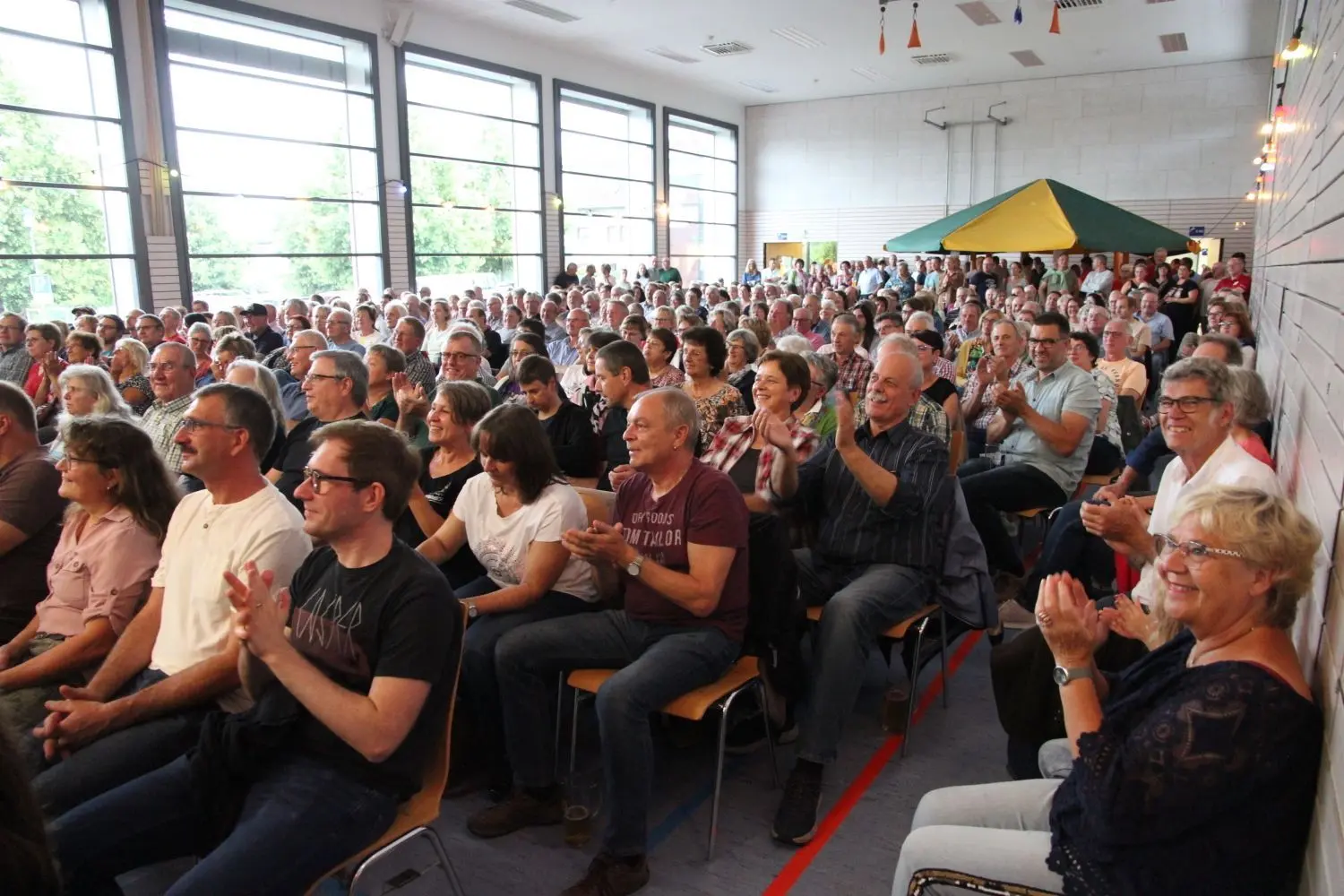 Die Brettheimer Halle war pickepackevoll.