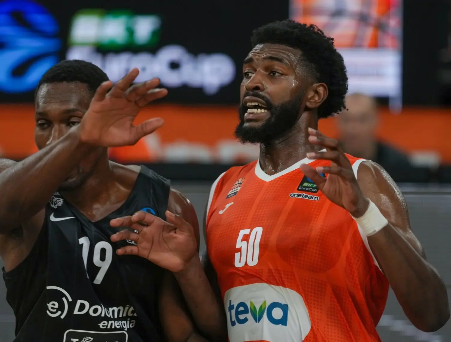 Unterm Korb eine Macht: Trevion Williams (r).