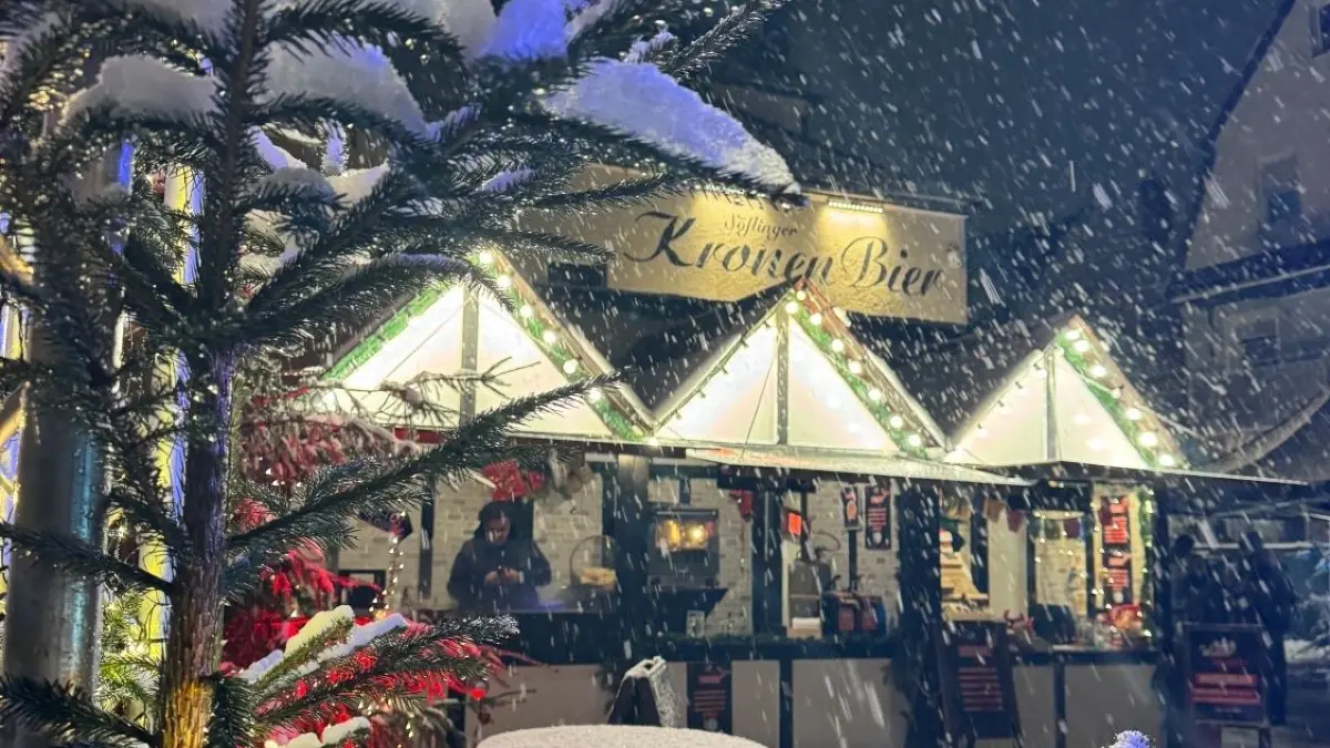 Schnee gabs auch schon beim Winterwunder. Der kleine Markt wird gut angenommen.