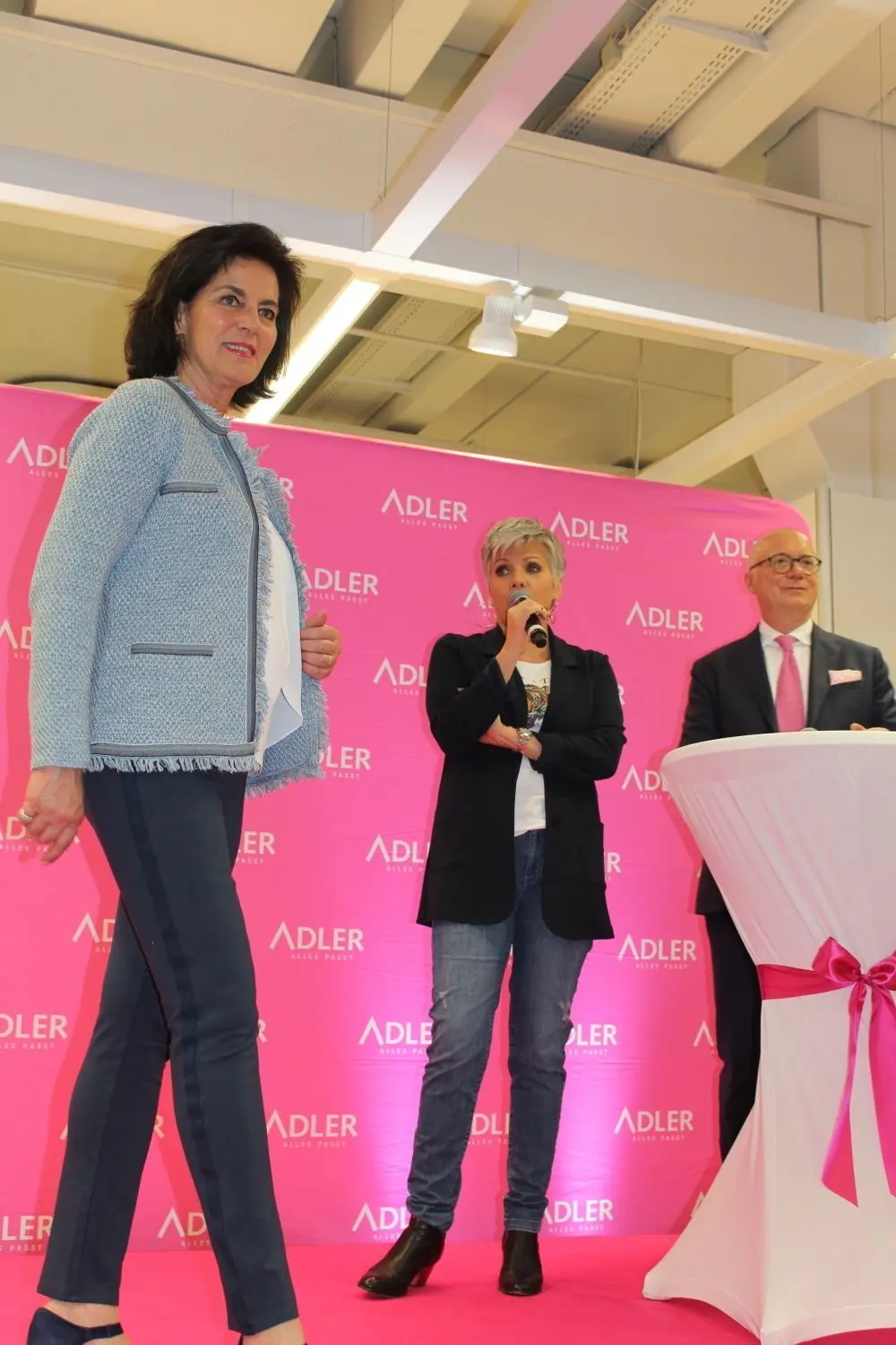 Senden: Adler-Modenschau mit Birgit Schrowange⇥