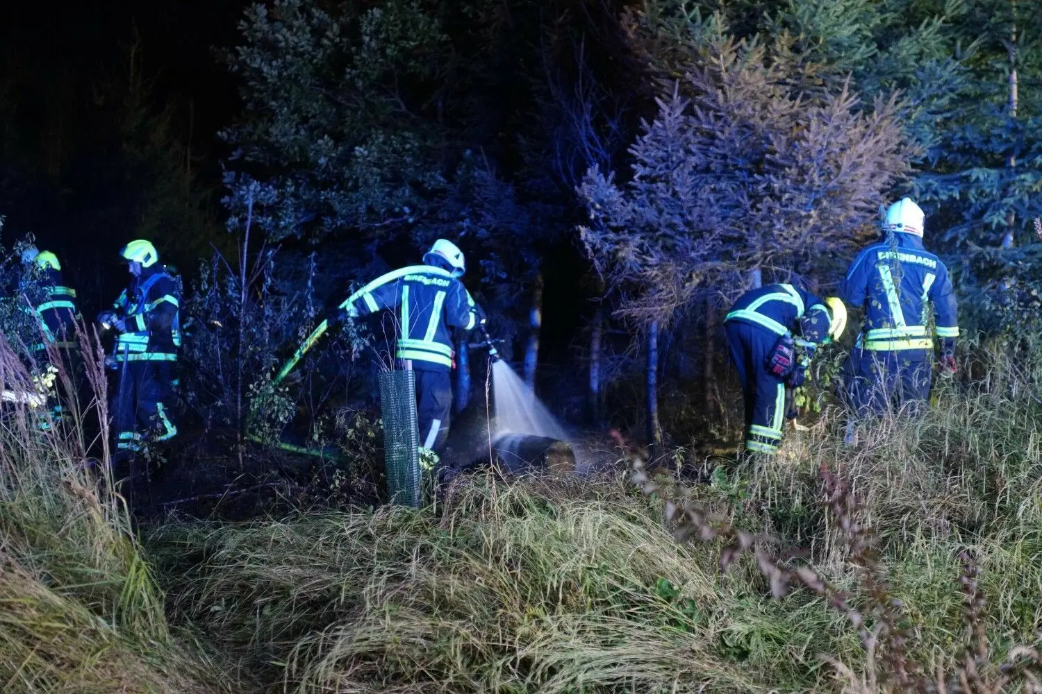 Großeinsatz der Feuerwehr bei einem Waldbrand bei Rechberghausen.