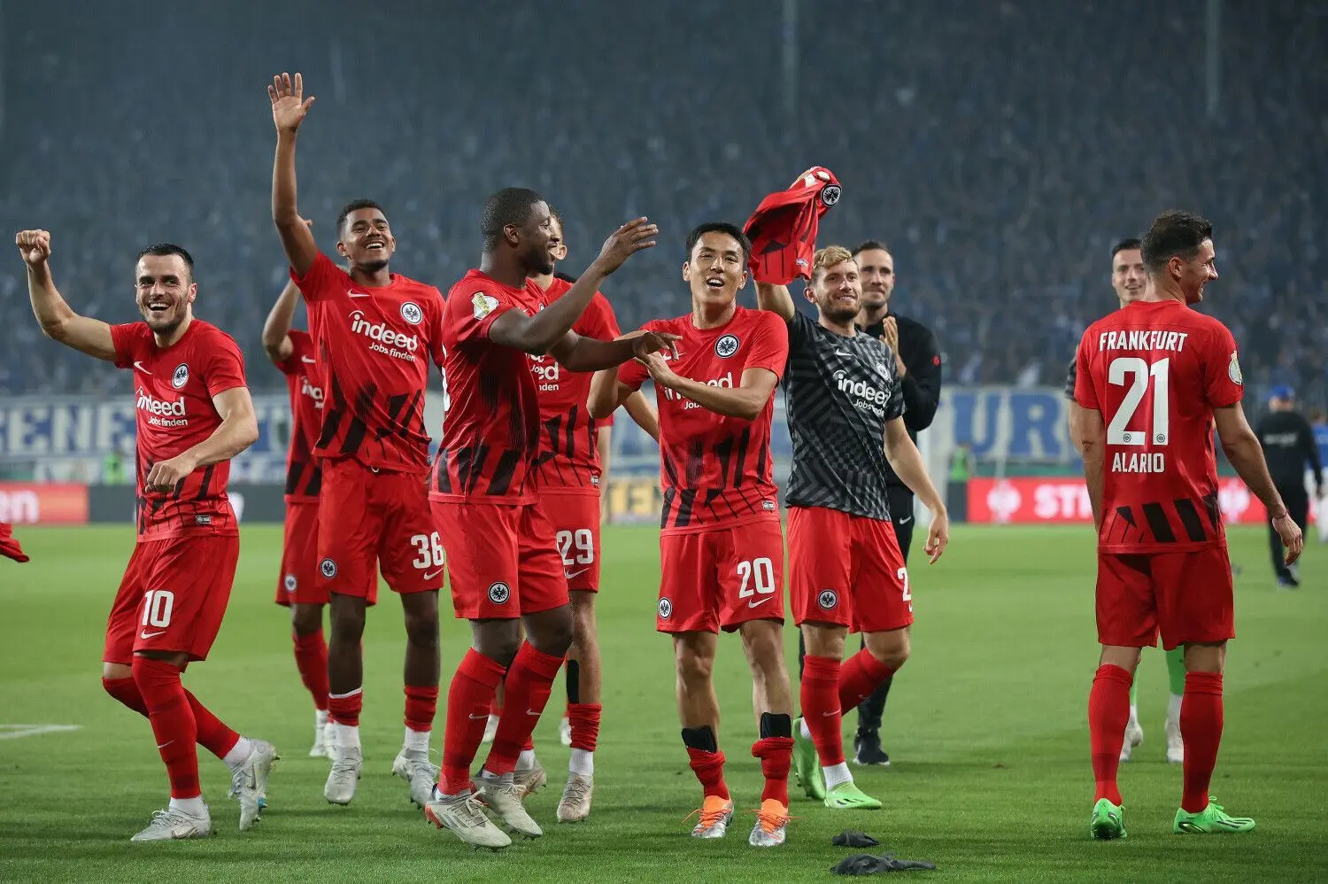Wenn Frankfurt die Bayern zum Start der Bundesliga am Freitagabend empfängt, können Fans live im Free-TV dabei sein.