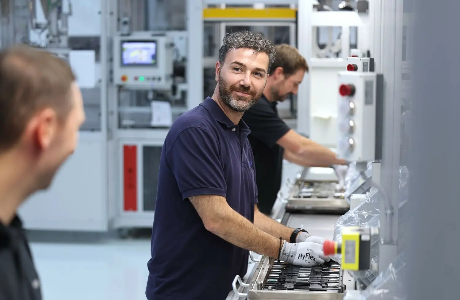 Blick ins neue Elring-Werk in Neuffen: Hier geht 2025 ein Großauftrag von BMW für die neue elektronische Autogeneration an den Start.