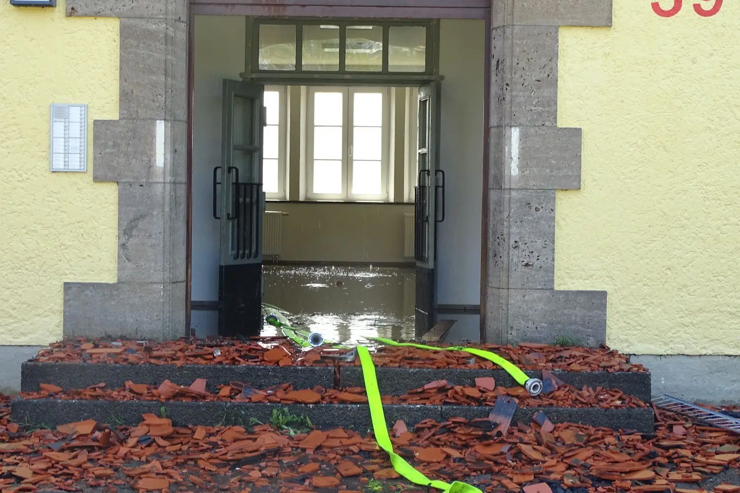 Löscharbeiten in der Burgbergstraße