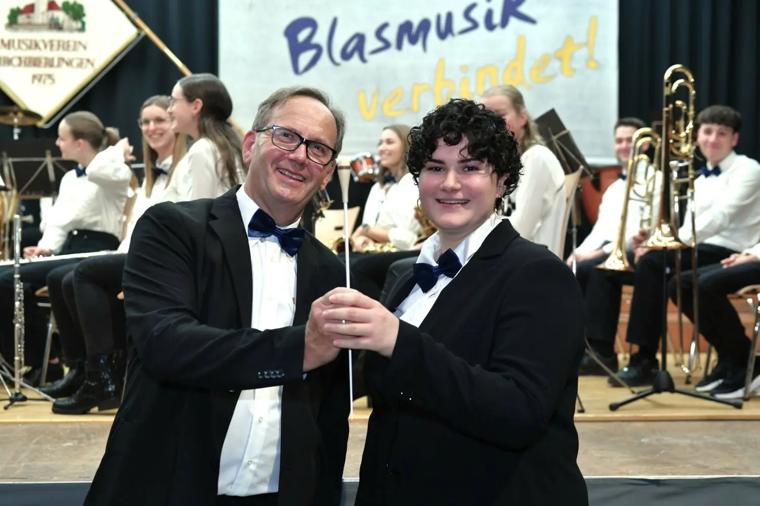 Wechsel bei der Jugendkapelle: Marek Scheliga übergibt nach 13 Jahren den Taktstock an Athina Mouratidis.⇥
