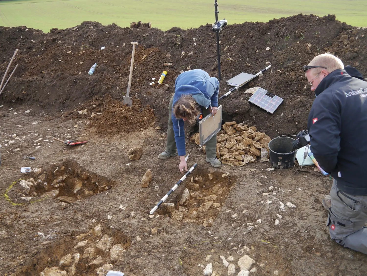 Im Oktober vergangenen Jahres entdeckten Archäologen bei Arbeiten an den Fundamenten für die Windkraftanlagen bei Drackenstein Spuren einer Siedlung aus der Bronzezeit.