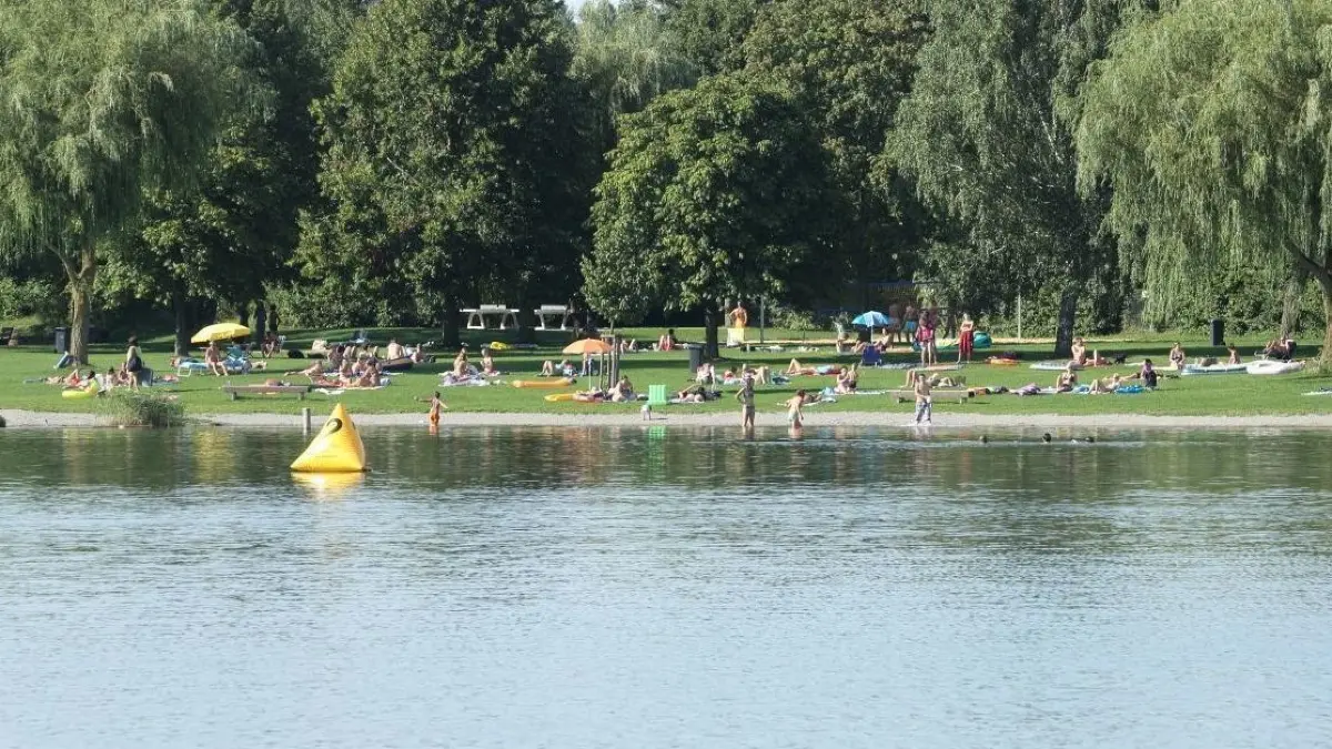 Der schwere Badeunfall am Erbacher See hat sich anders ereignet als bisher angenommen. (Symbolbild)
Baggersee Erbach - 2014 erhalten
