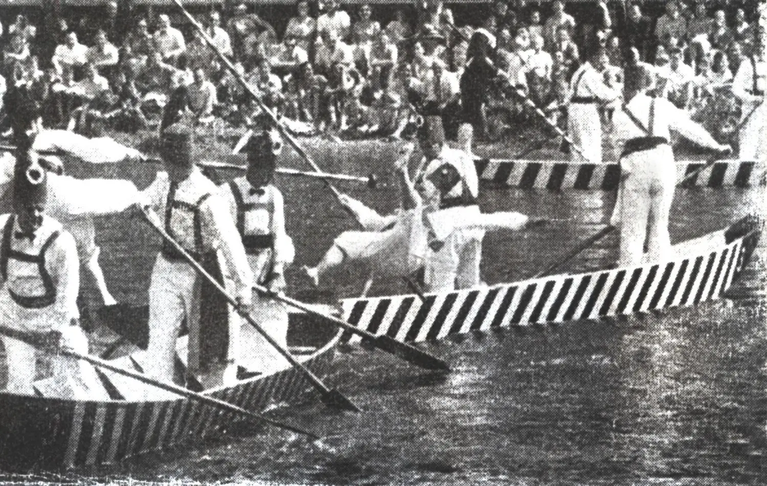 Die Sonderpostkarte vom Fischerstechen 1958, Rudi Fischer(Mitte) beim Sturz in die Donau.