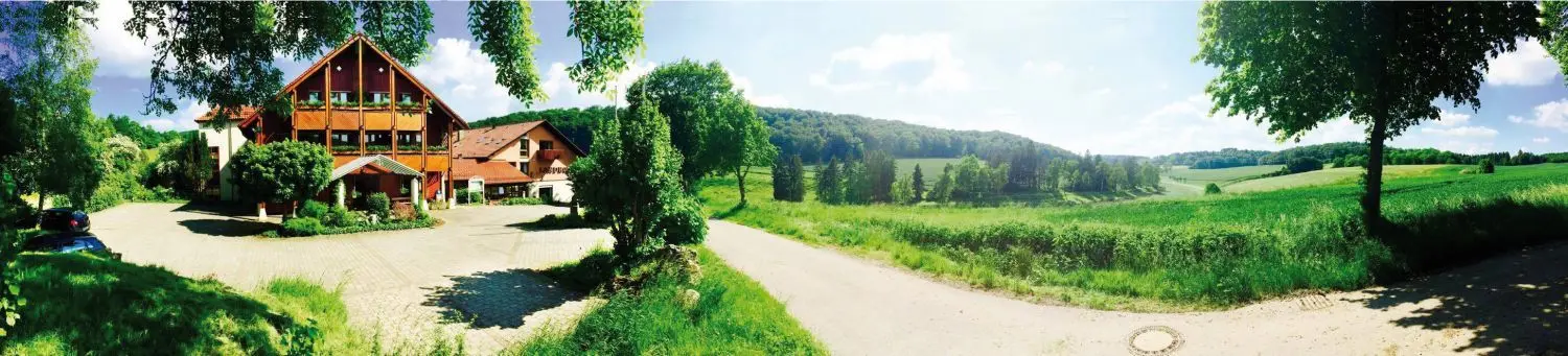 Schlemmen und Urlaub machen – das Restaurant und Landhotel Winter ermöglicht eine genussvolle Auszeit inmitten schönster Natur. ⇥